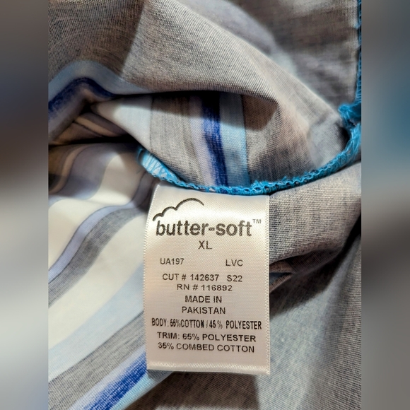 Set of three women's scrub tops. Size XL. Butter-soft brand. - Picture 9 of 13